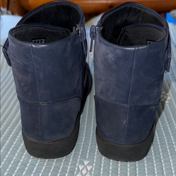 🌹Cloudsteppers by Clark's Navy Ankle Boots - Picture 5 of 6
